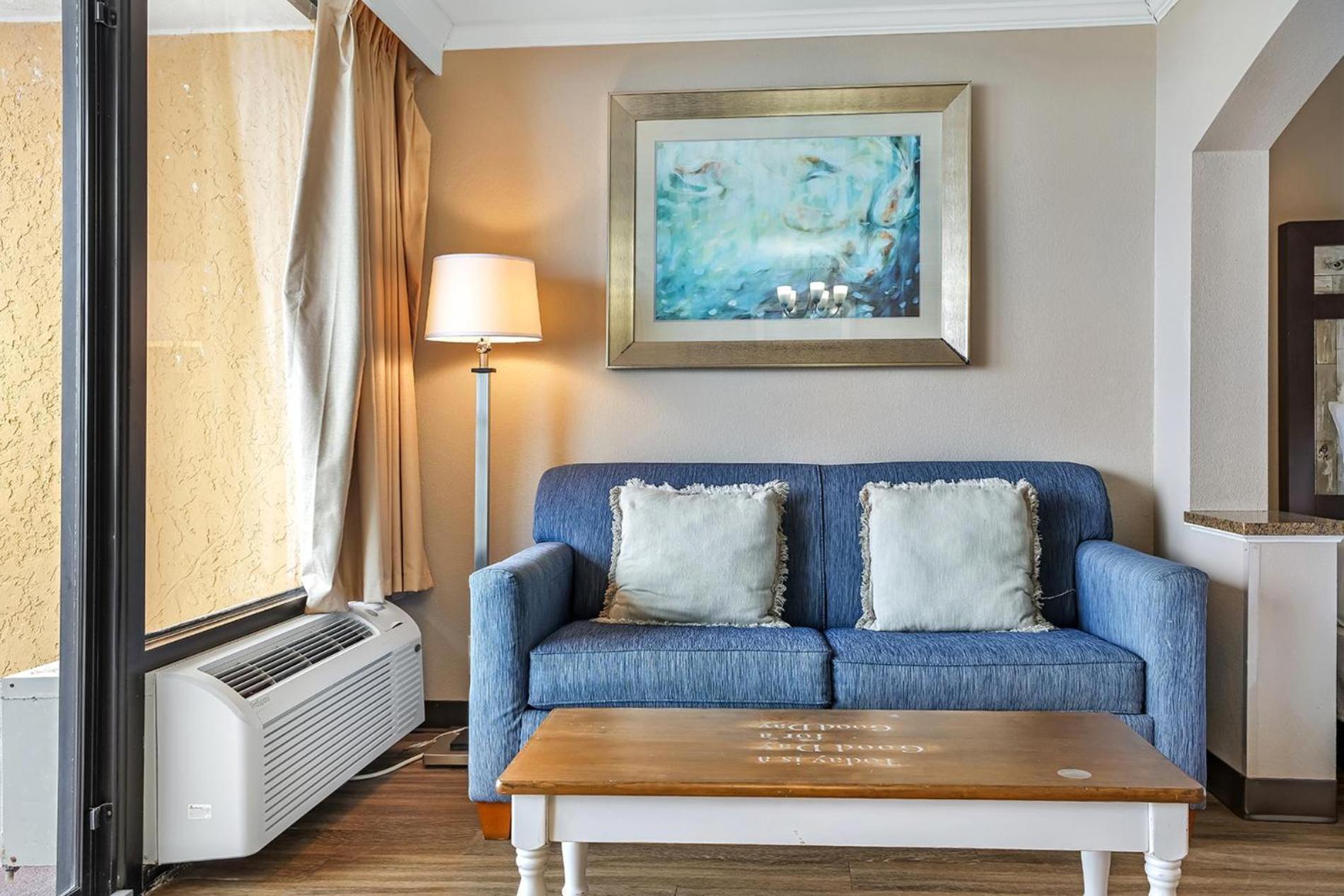 Sand, Sun, And Fun At Caravelle Apartment *