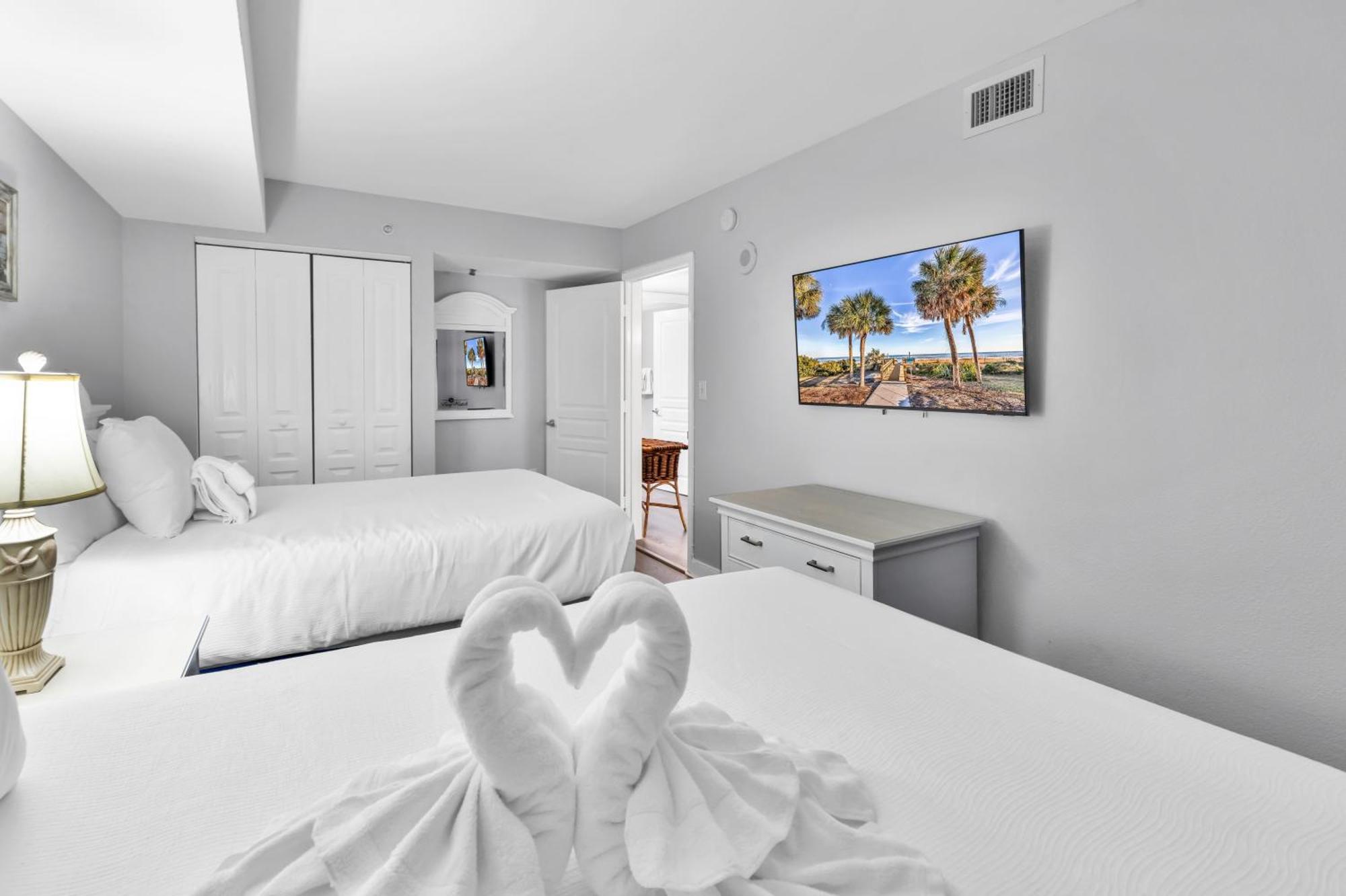 Baywatch 1122 Apartment
