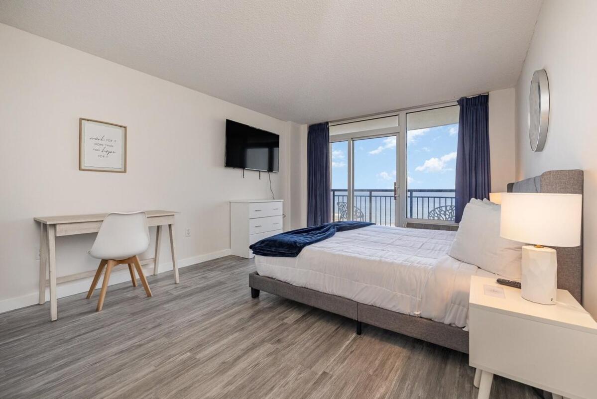 Apartment Beachfront 1br King Bed Smart Tvs 12 Pm Check-in *