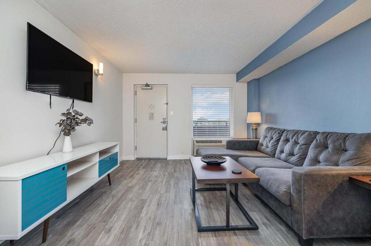 Beachfront 1br King Bed Smart Tvs 12 Pm Check-in Apartment Myrtle Beach