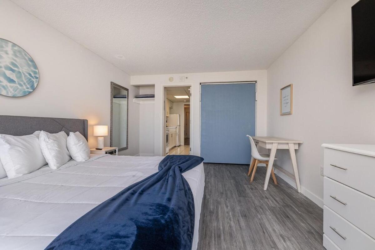 Beachfront 1br King Bed Smart Tvs 12 Pm Check-in Apartment