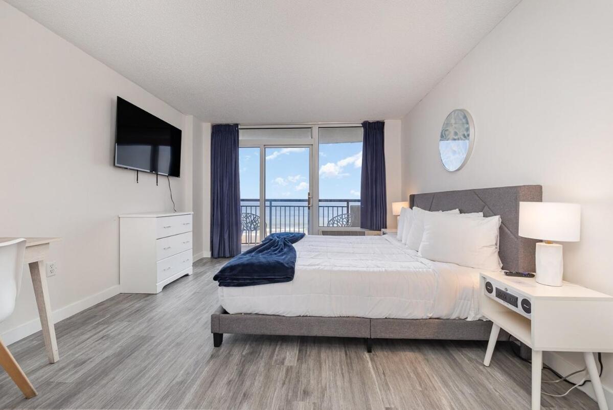 Beachfront 1br King Bed Smart Tvs 12 Pm Check-in Apartment