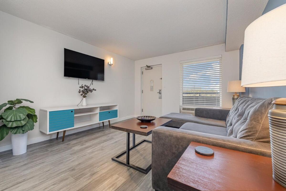 Beachfront 1br King Bed Smart Tvs 12 Pm Check-in Apartment