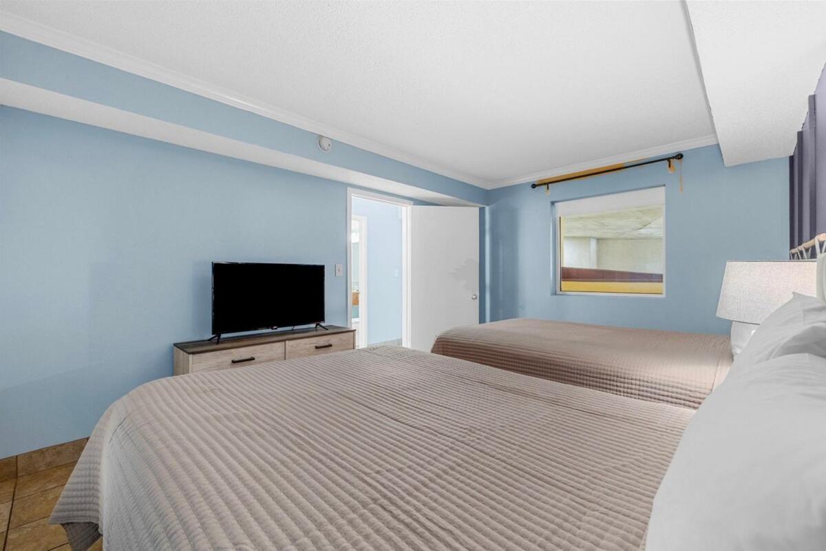 Apartment Downtown Oceanfront, 2br, Walk To Starbucks, 6ppl