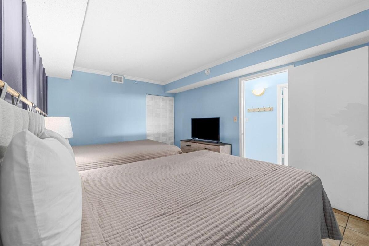 Apartment Downtown Oceanfront, 2br, Walk To Starbucks, 6ppl *