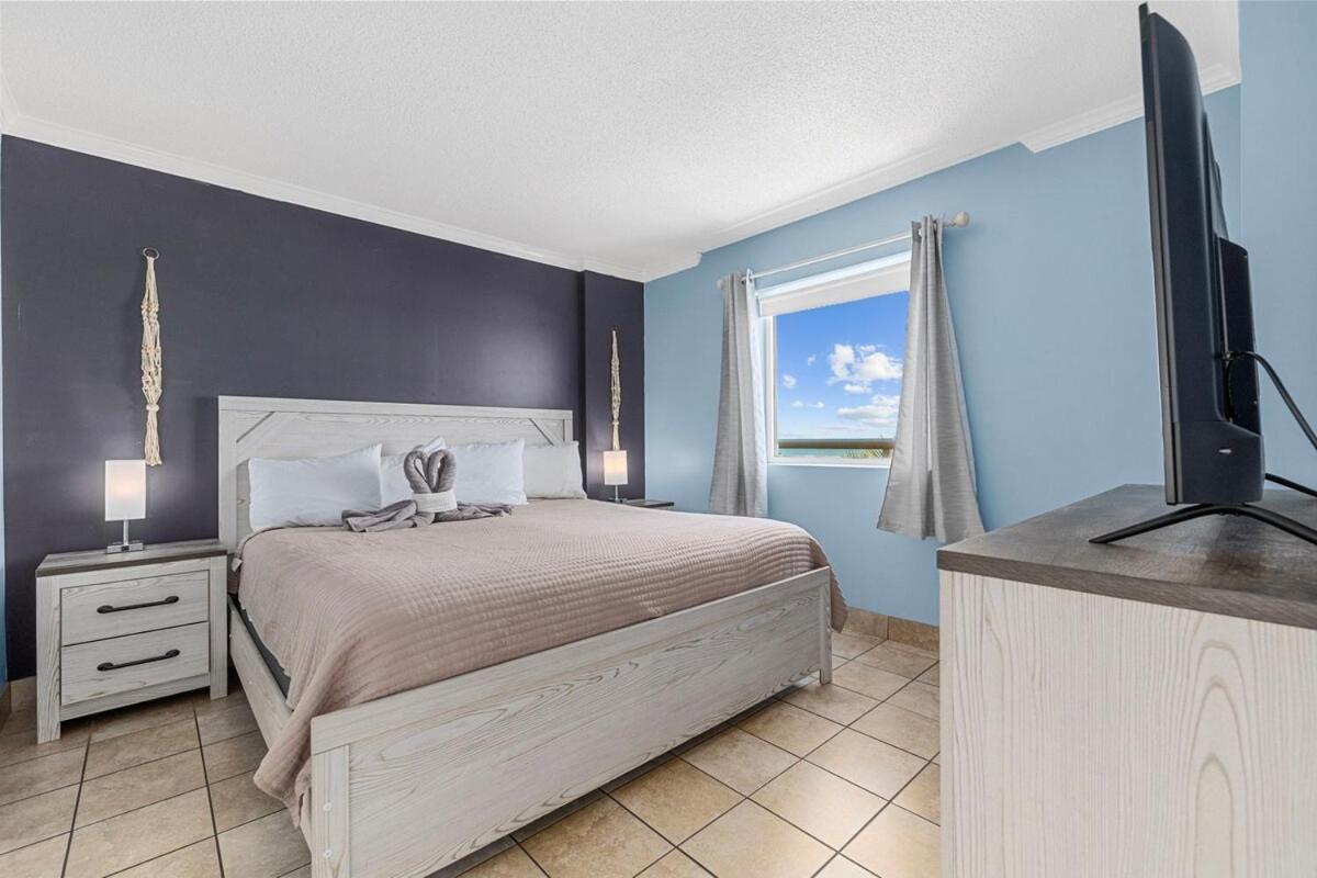 Downtown Oceanfront, 2br, Walk To Starbucks, 6ppl Apartment *