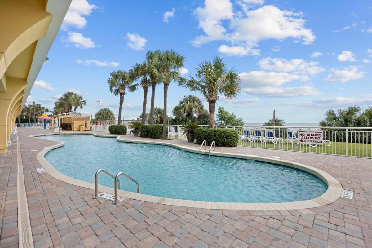 Downtown Oceanfront, 2br, Walk To Starbucks, 6ppl Apartment *