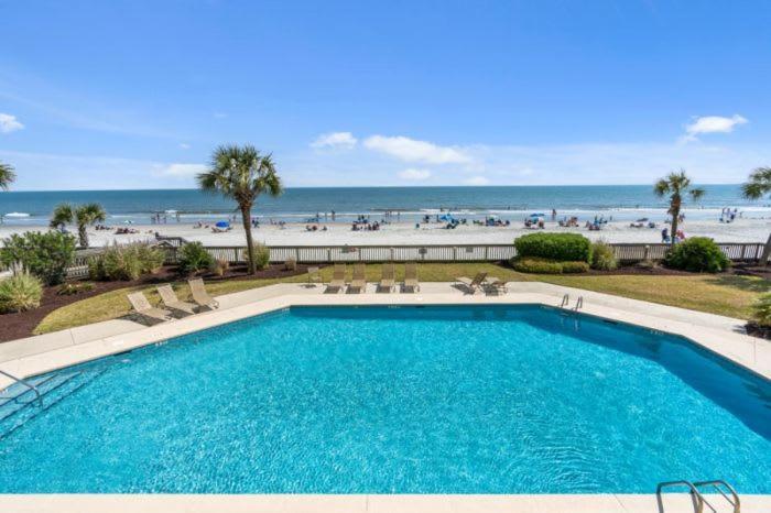 Arcadian Ii - Oceanfront - Snowbirds Welcome-highly Sought After Area Holiday home *