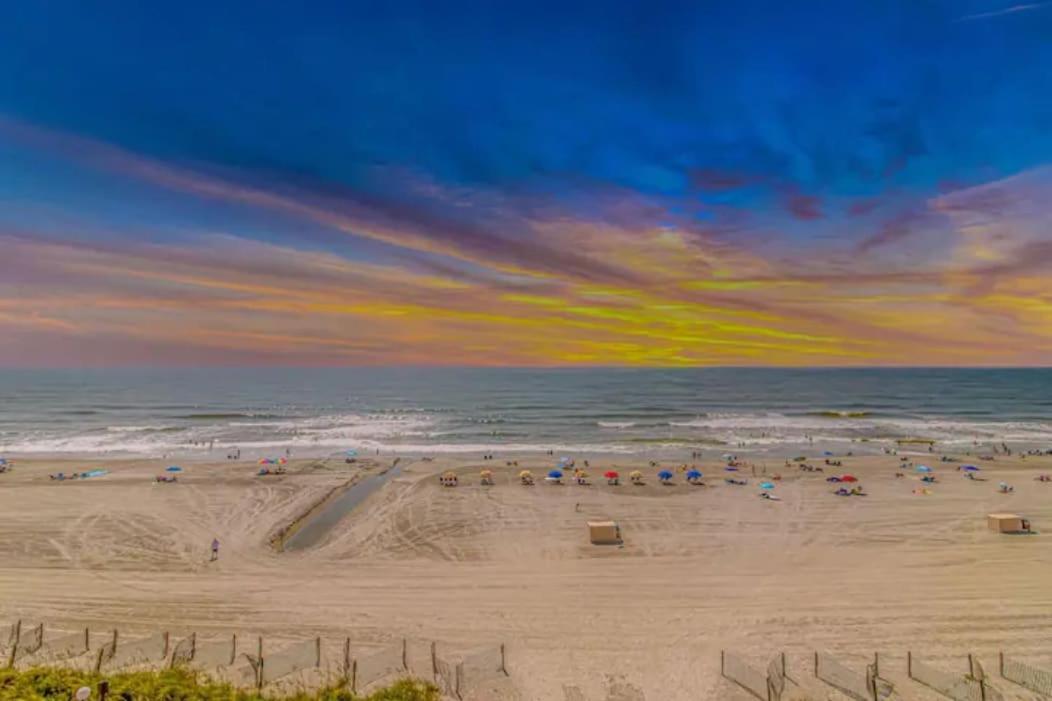 Arcadian Ii - Oceanfront - Snowbirds Welcome-highly Sought After Area Holiday home Myrtle Beach