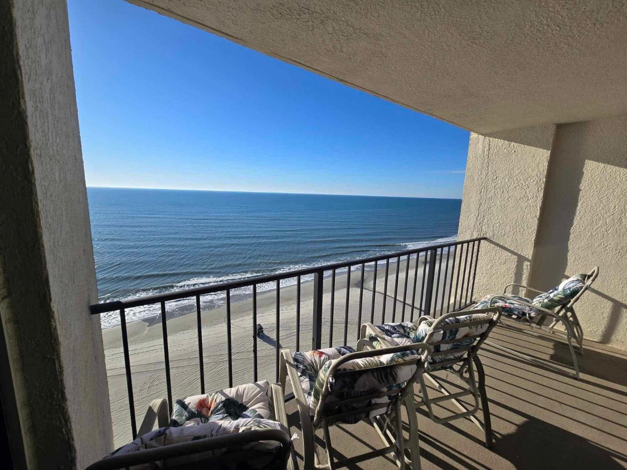 Arcadian Ii - Oceanfront - Snowbirds Welcome-highly Sought After Area Holiday home *