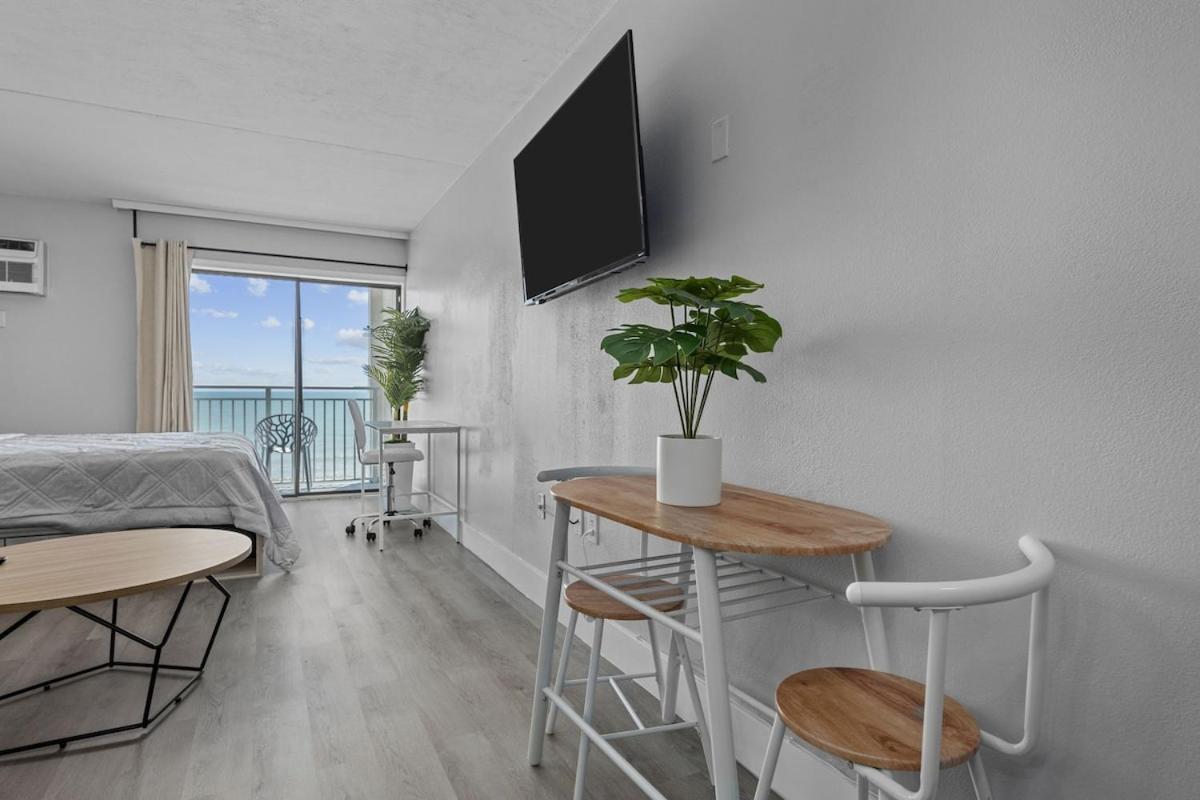 Apartment Beachfront With Smart Tv & 12 Pm Check-in *