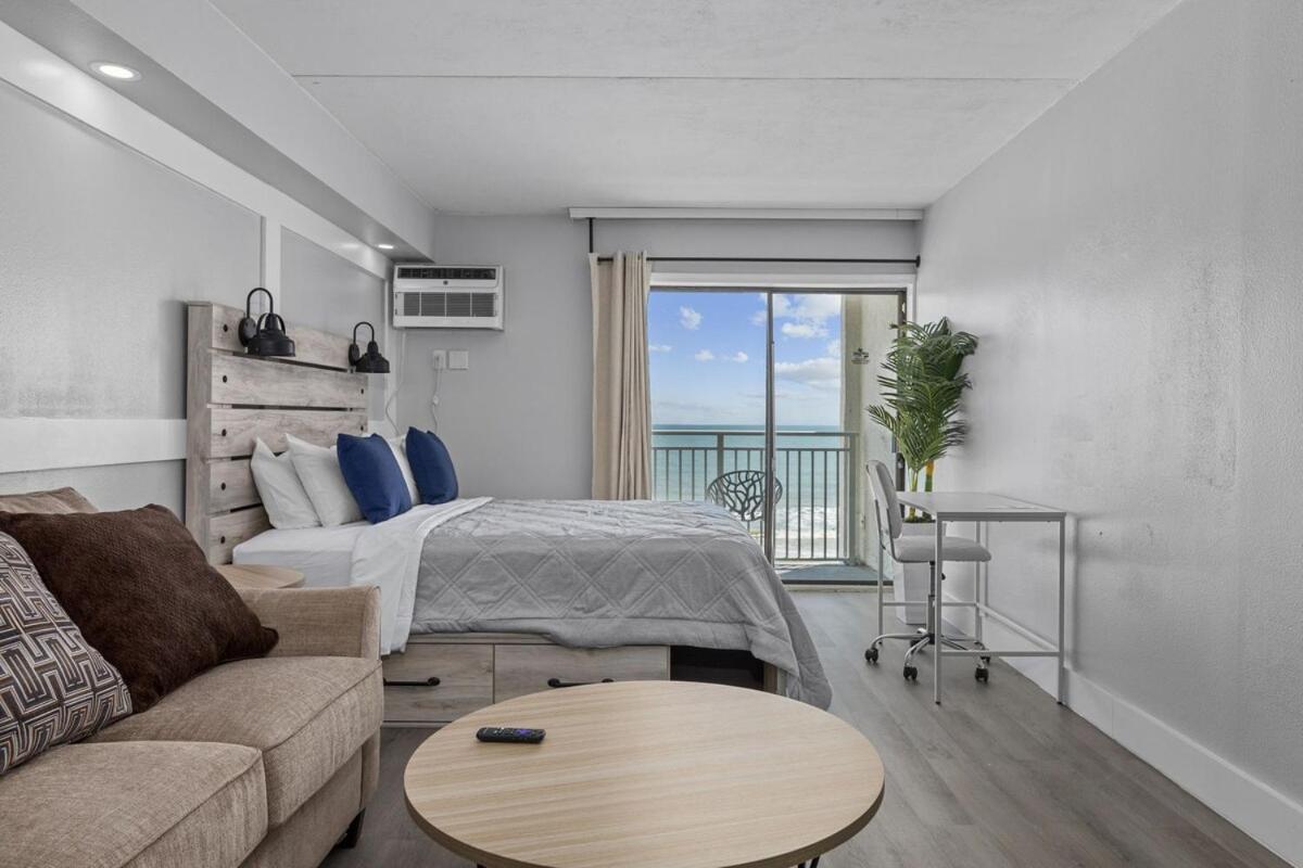 Beachfront With Smart Tv & 12 Pm Check-in