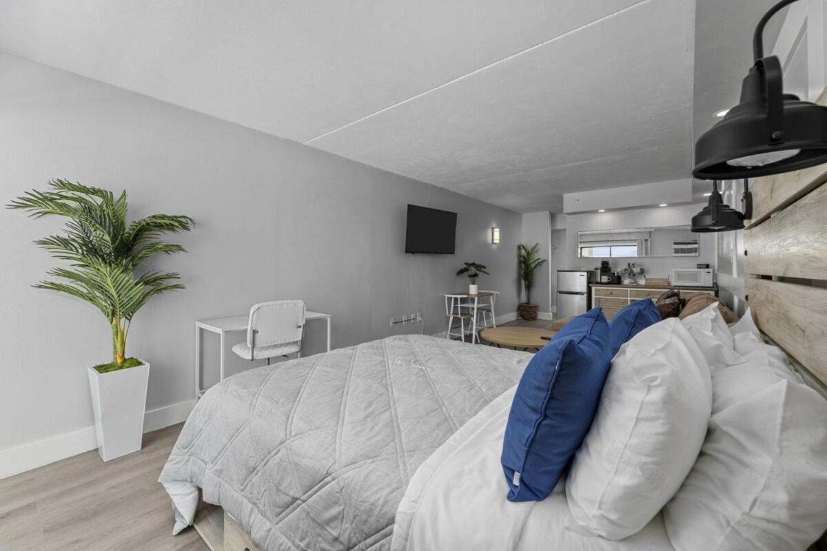 Beachfront With Smart Tv & 12 Pm Check-in