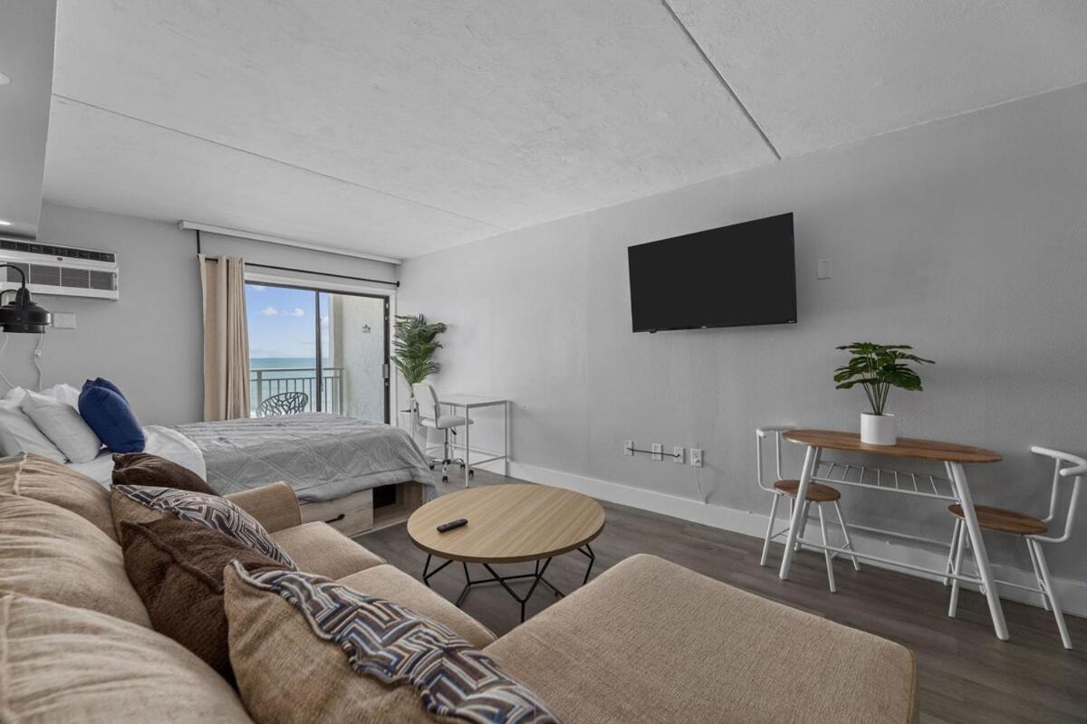 Beachfront With Smart Tv & 12 Pm Check-in Apartment Myrtle Beach