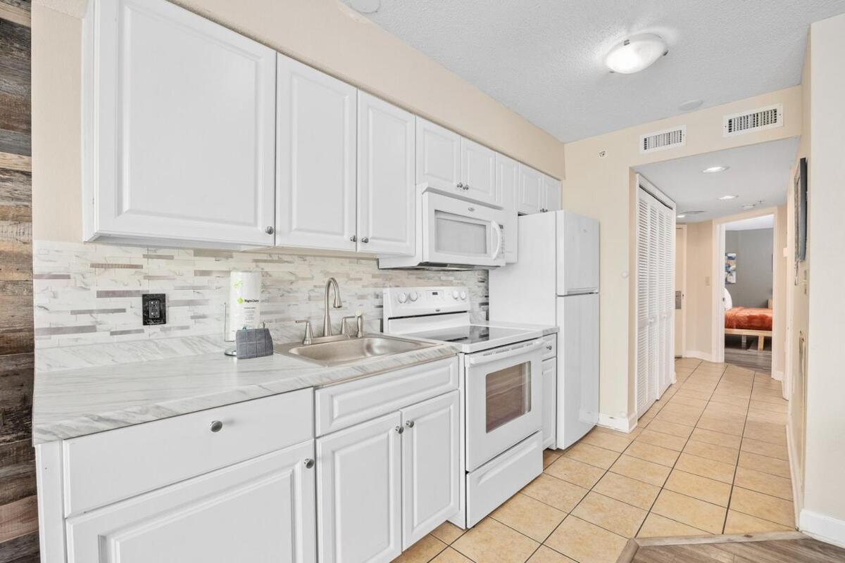 Apartment Oceanfront 1br At Sands, Stunning Views! *