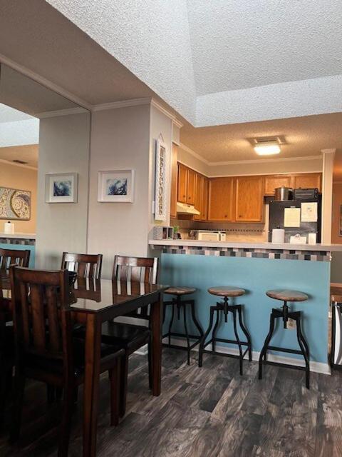 Beautiful 3 Bedroom Steps From & Main St Apartment