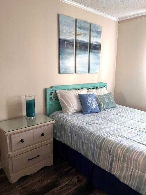 Beautiful 3 Bedroom Steps From & Main St