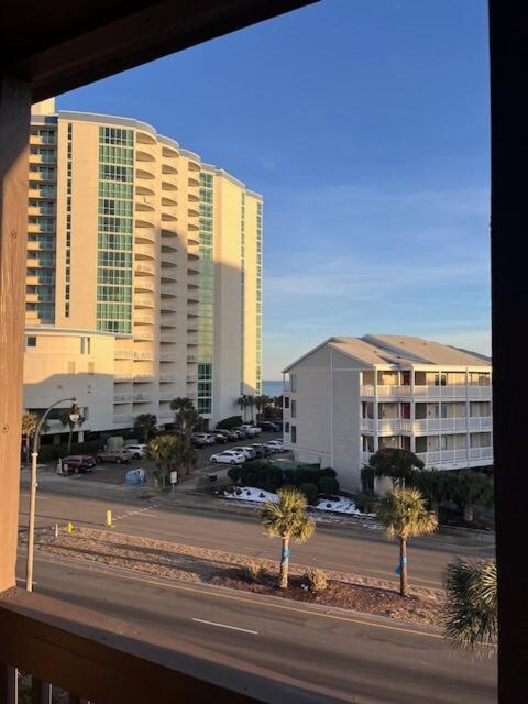 Beautiful 3 Bedroom Steps From & Main St * Myrtle Beach