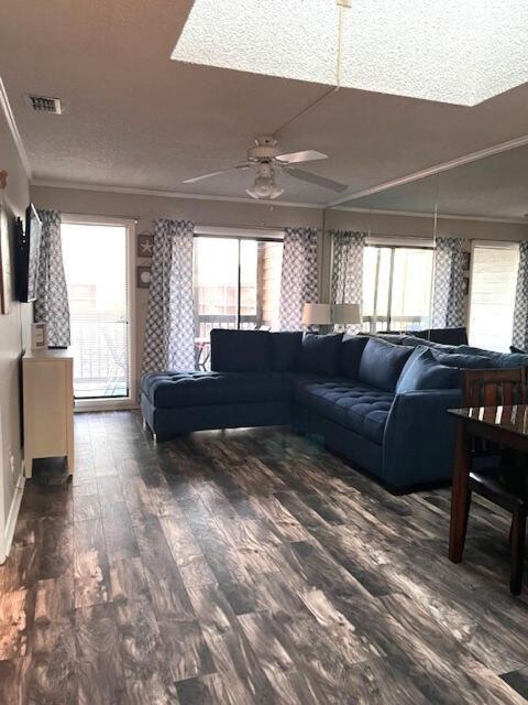 Beautiful 3 Bedroom Steps From & Main St