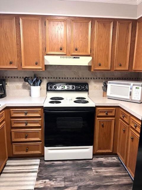 Apartment Beautiful 3 Bedroom Steps From & Main St *