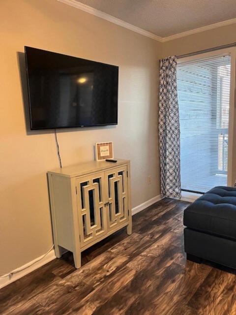 Beautiful 3 Bedroom Steps From & Main St