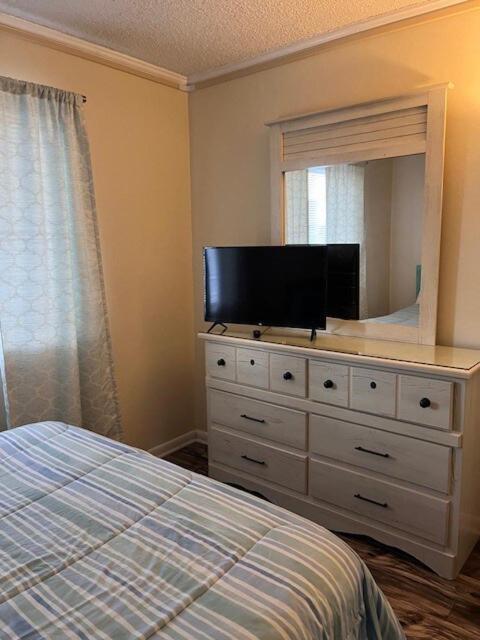 Beautiful 3 Bedroom Steps From & Main St Apartment
