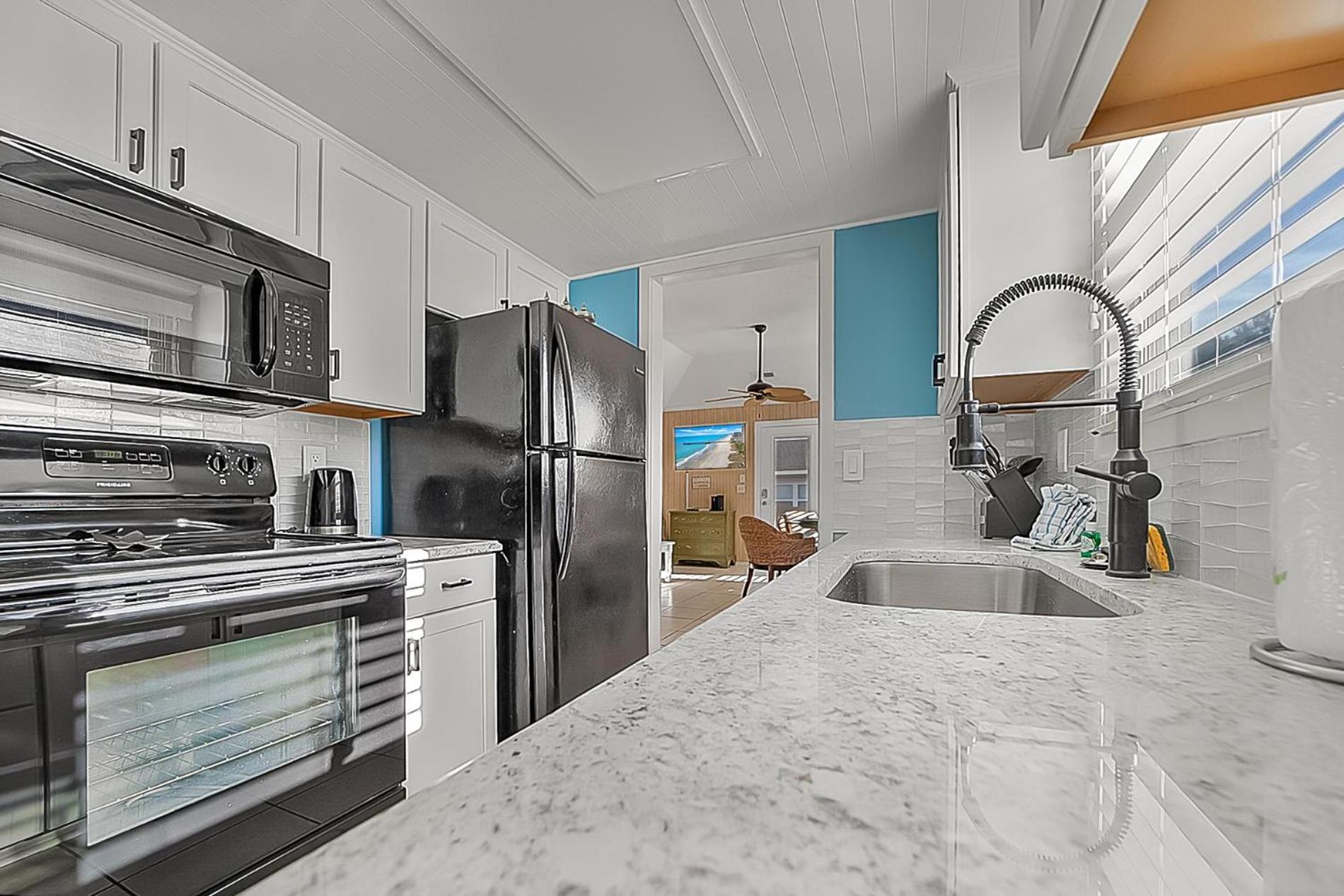 2 Bedroom Guest Cottage Steps From The Beach! Myrtle Beach