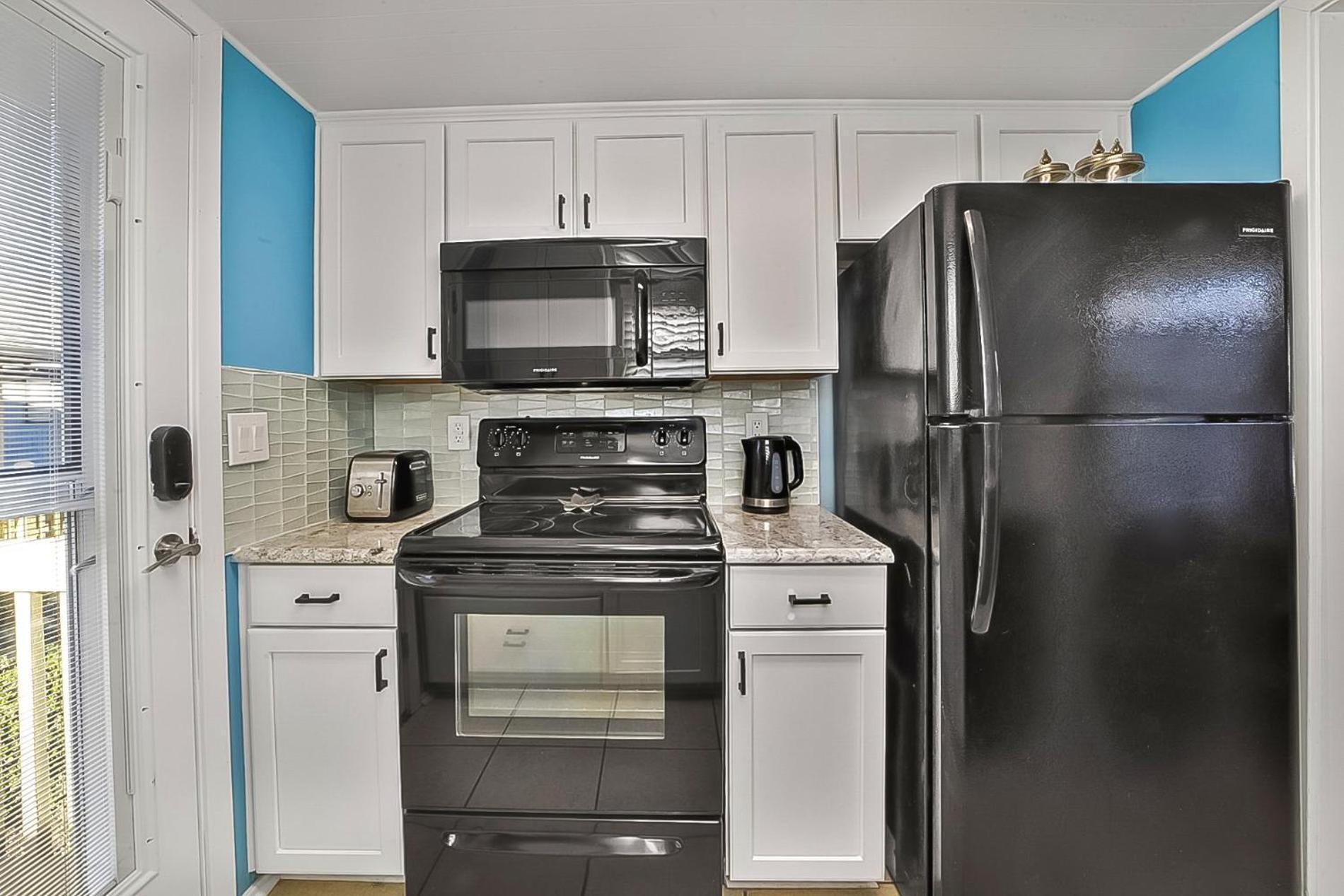 2 Bedroom Guest Cottage Steps From The Beach! *