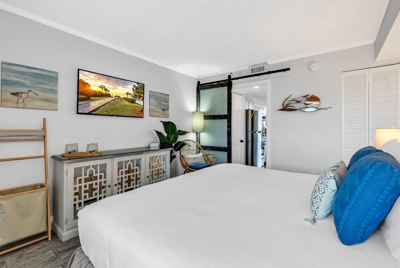 Oceanfront Heated Indoor Pool Hot Tub King Bed Aparthotel *