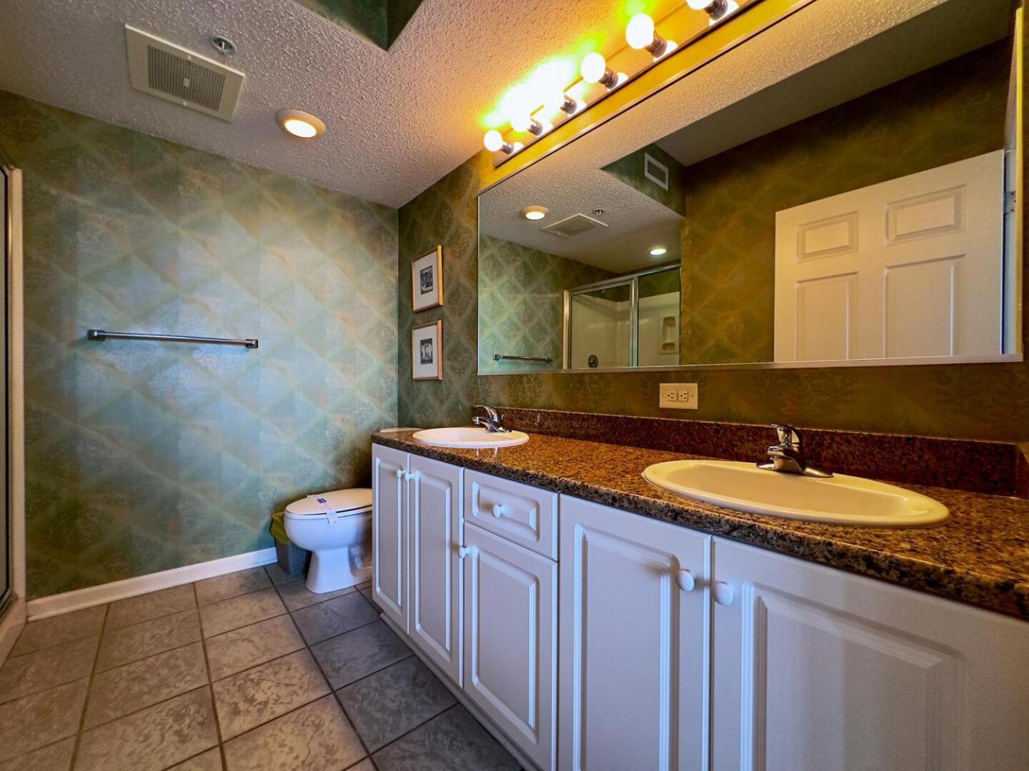 Apartment Barefoot N Tower 903