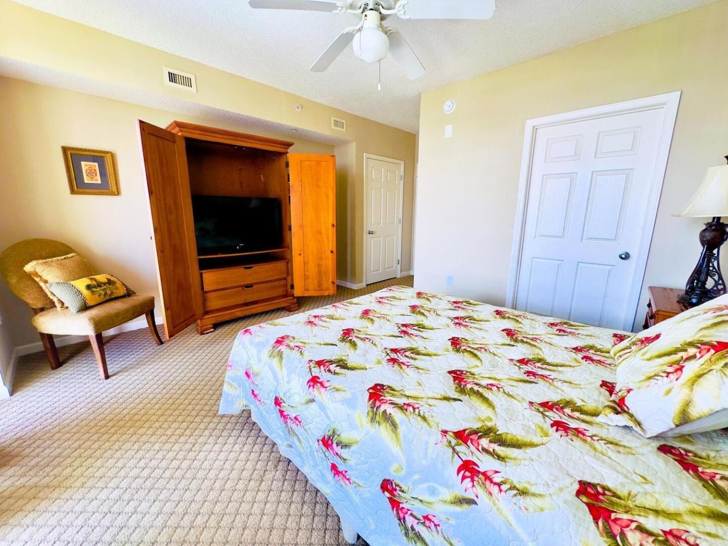 Barefoot N Tower 903 Apartment