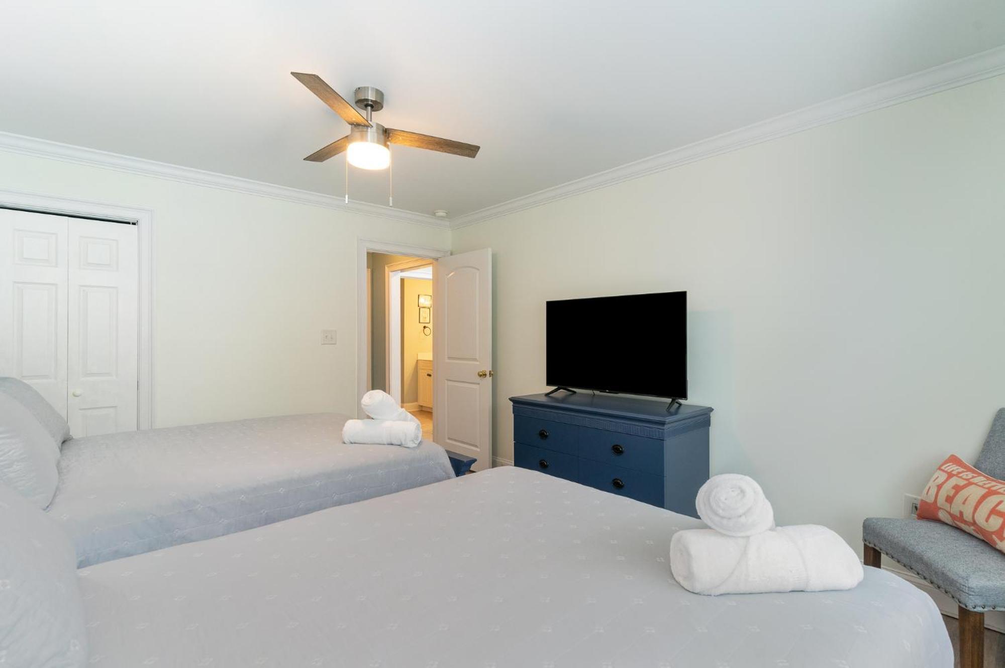 Beautiful Surfside 5br 4.5 Ba House With Private Pool Holiday home *