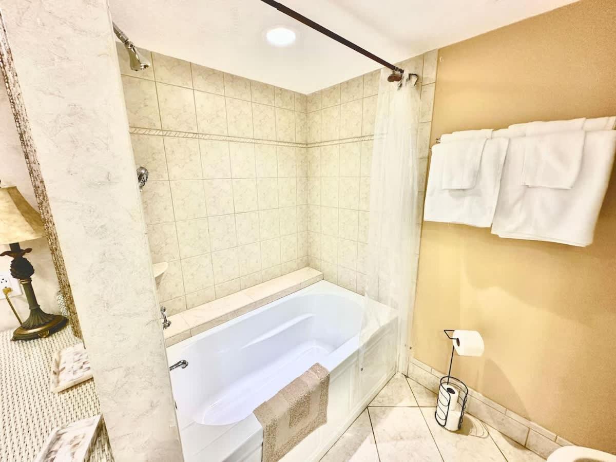 Lux Oceanfront On 14th Flr & Amenities Holiday home