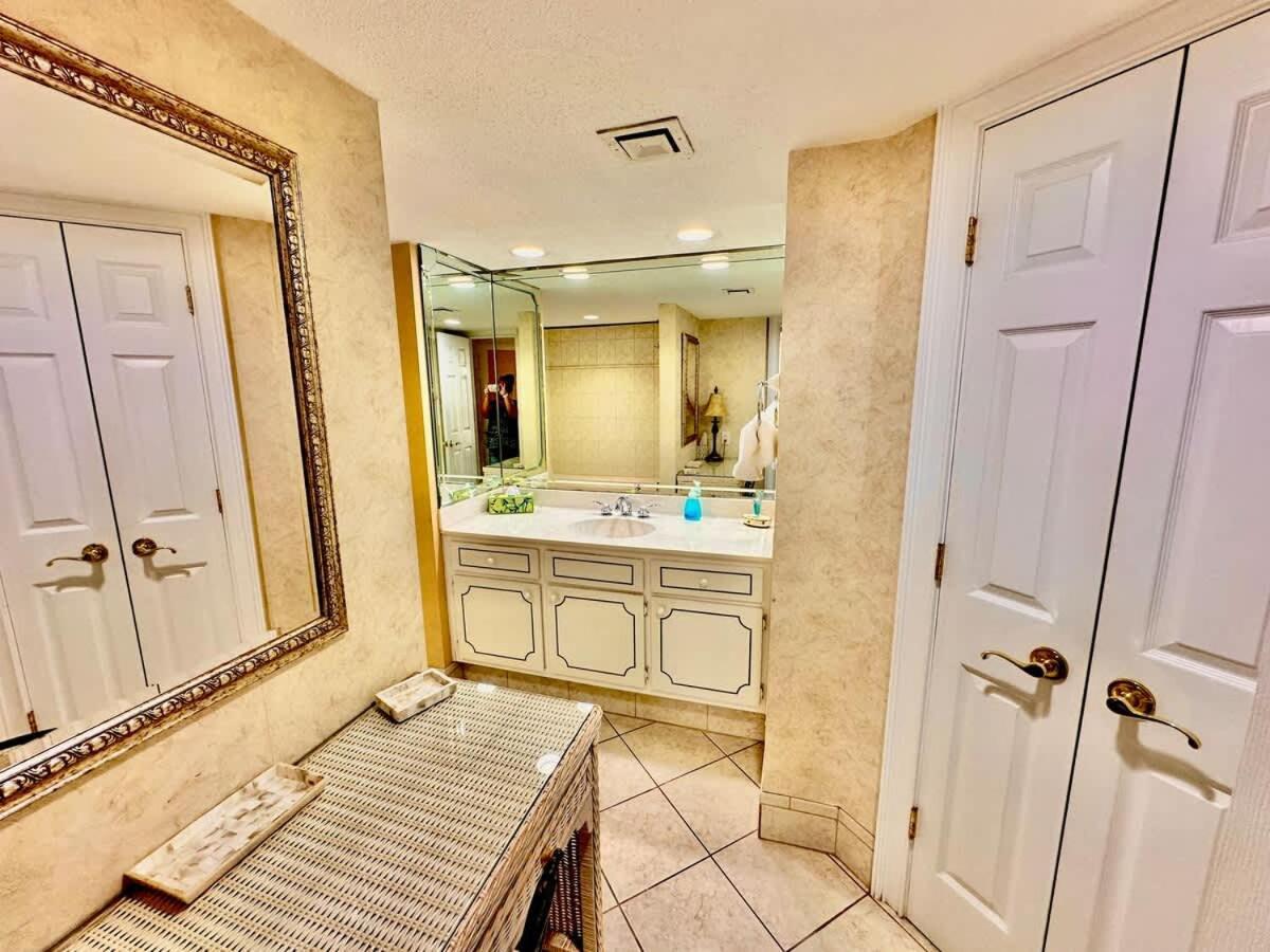 Lux Oceanfront On 14th Flr & Amenities Holiday home