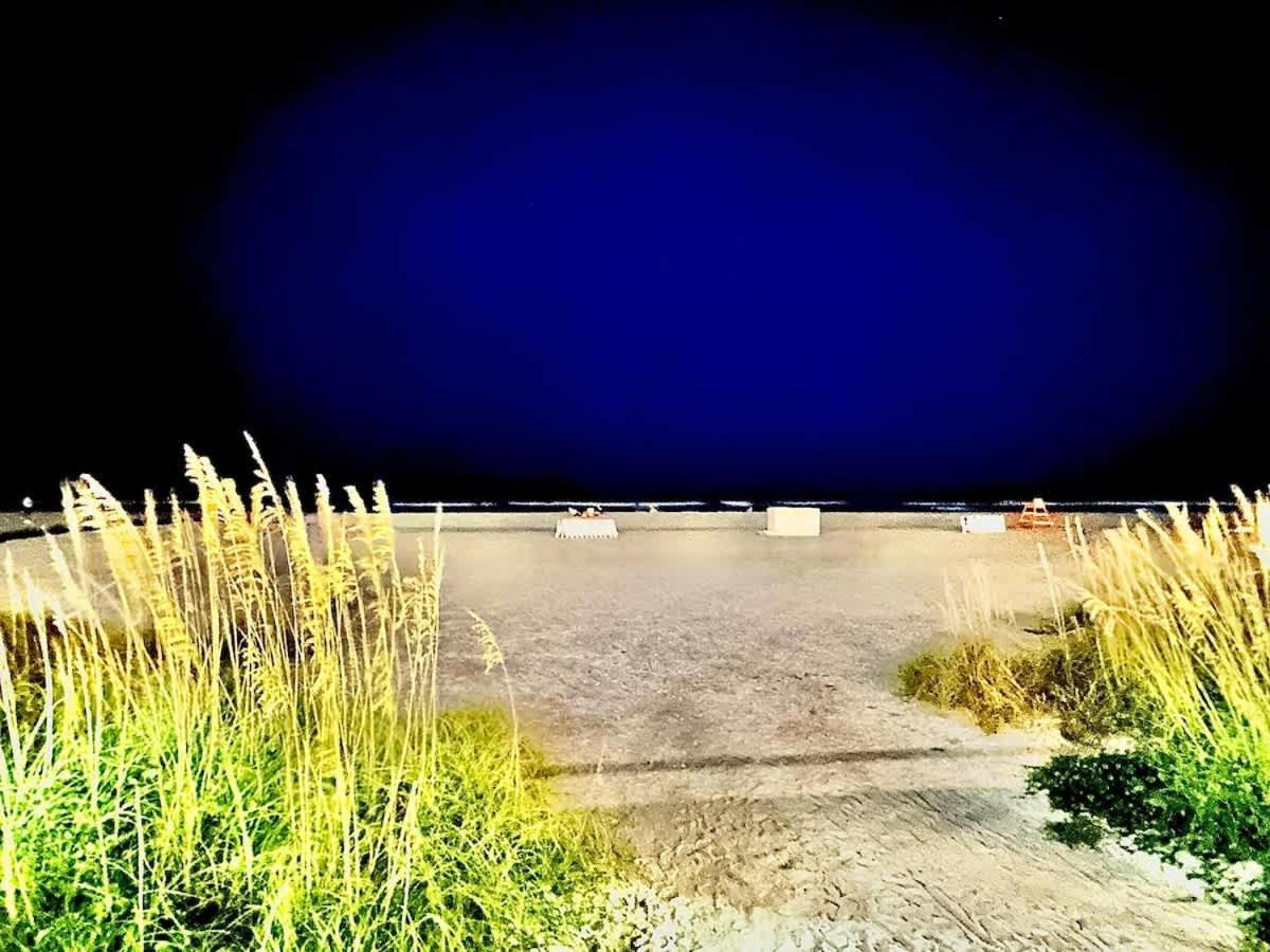 Lux Oceanfront On 14th Flr & Amenities Holiday home