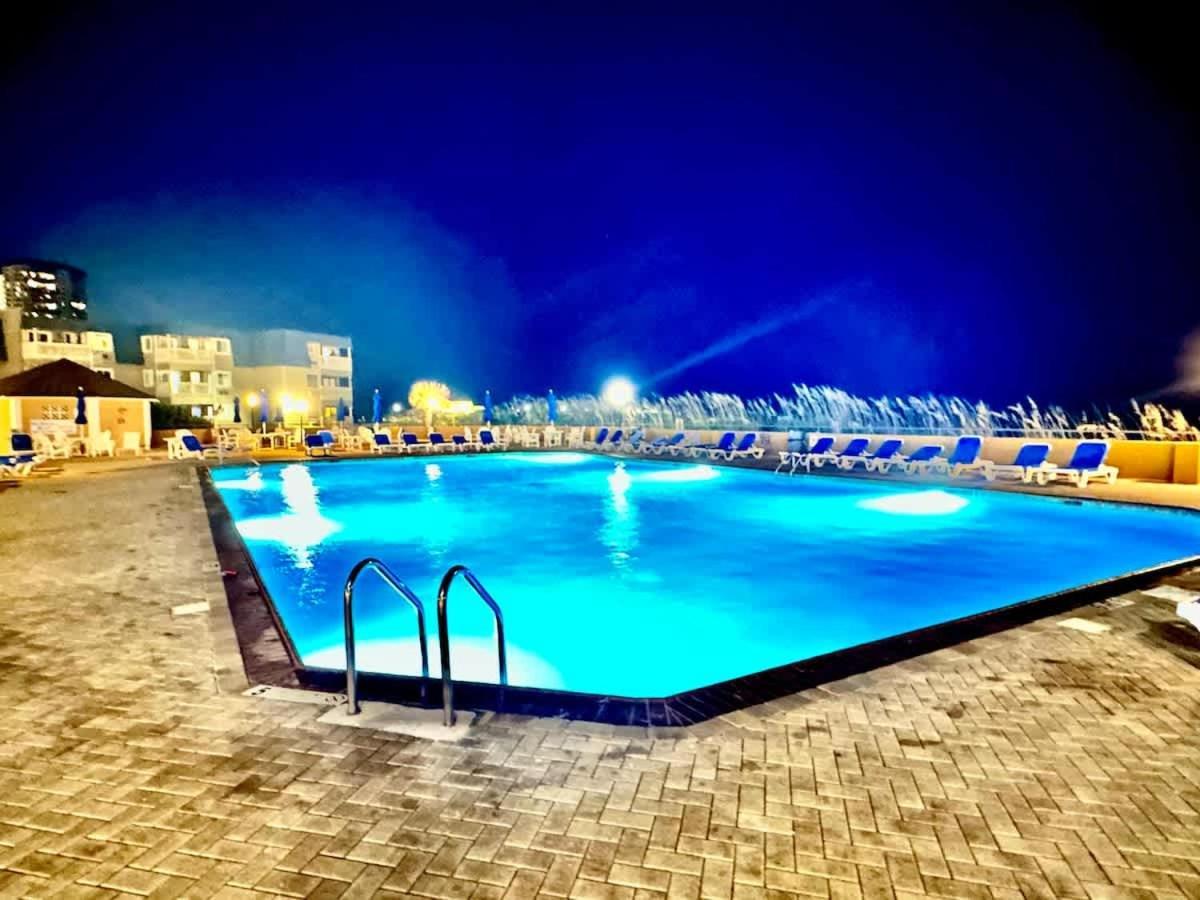 Holiday home Lux Oceanfront On 14th Flr & Amenities