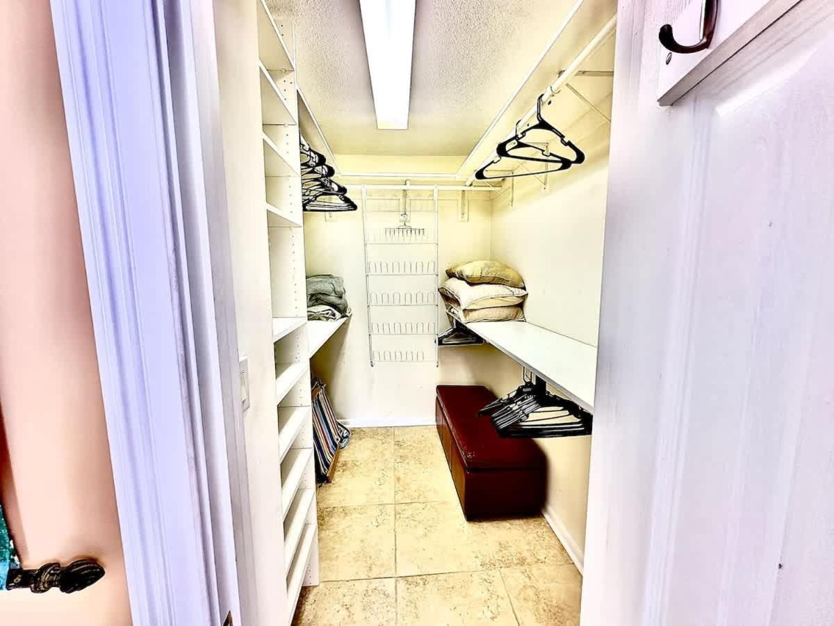 Lux Oceanfront On 14th Flr & Amenities Holiday home