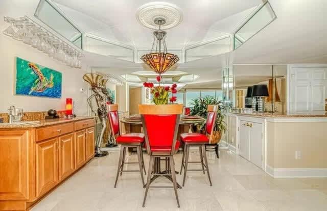 Lux Oceanfront On 14th Flr & Amenities Holiday home