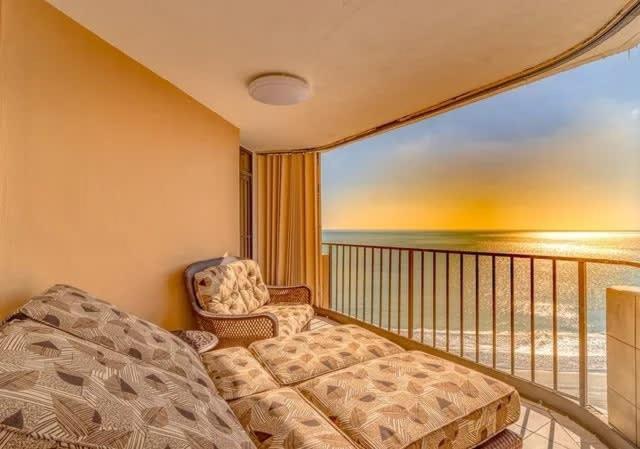 Lux Oceanfront On 14th Flr & Amenities Holiday home *