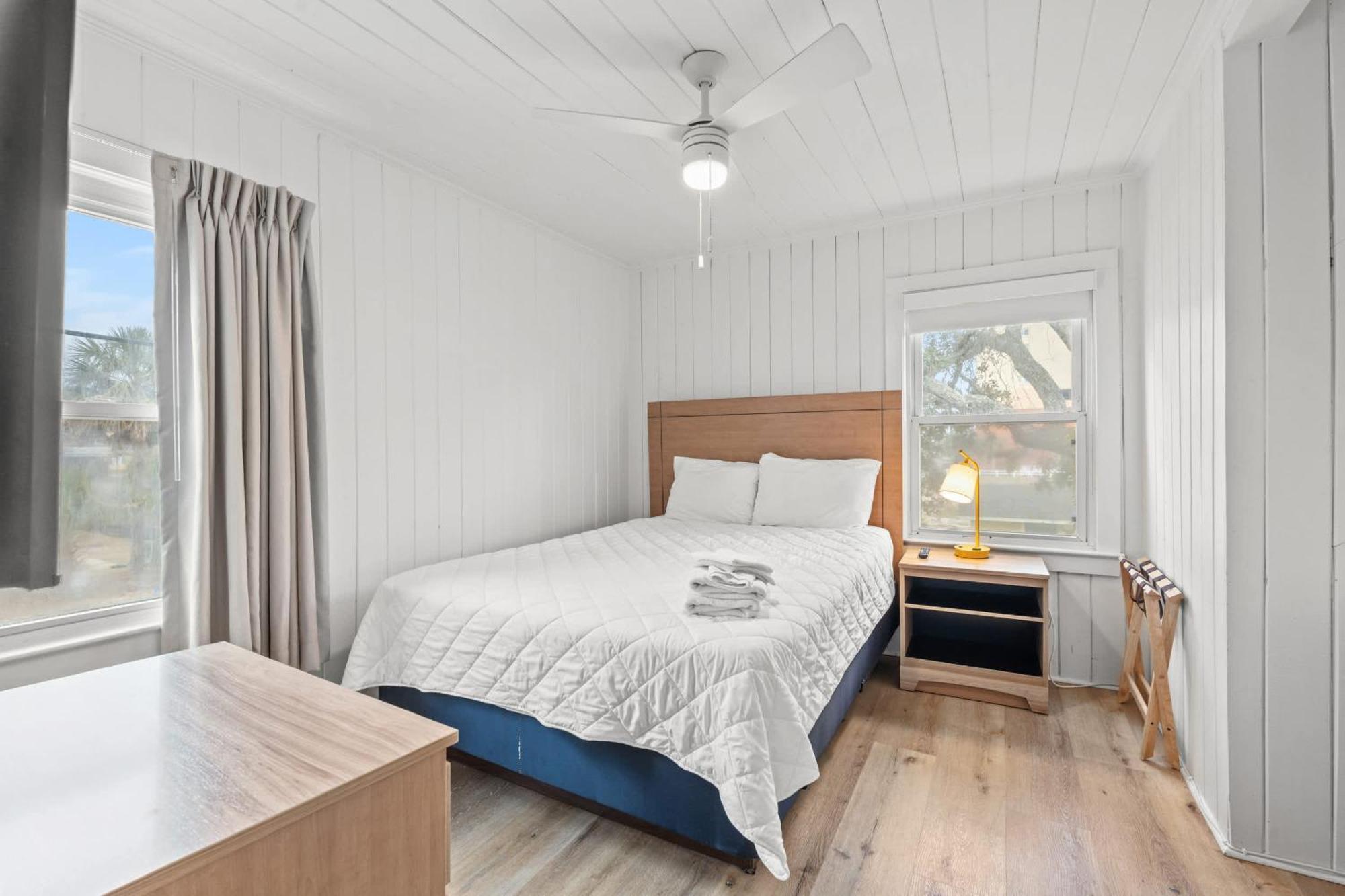 2br1ba Sleeps 6 Pet-friendly Walk To Ocean