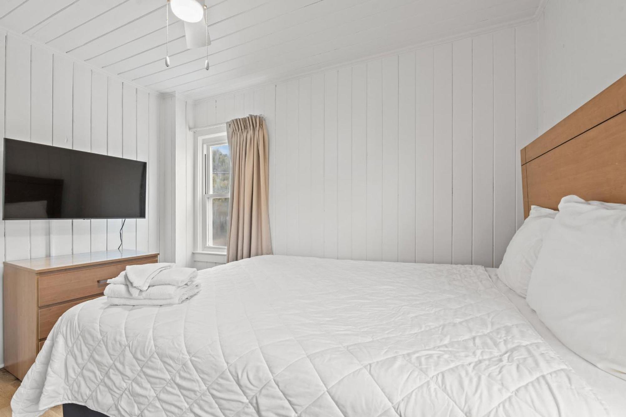 2br1ba Sleeps 6 Pet-friendly Walk To Ocean Apartment *