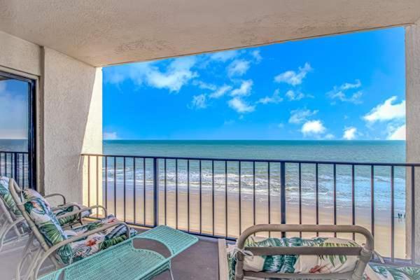 Arcadian Ii - Oceanfront - Snowbirds Welcome-highly Sought After Area Holiday home *
