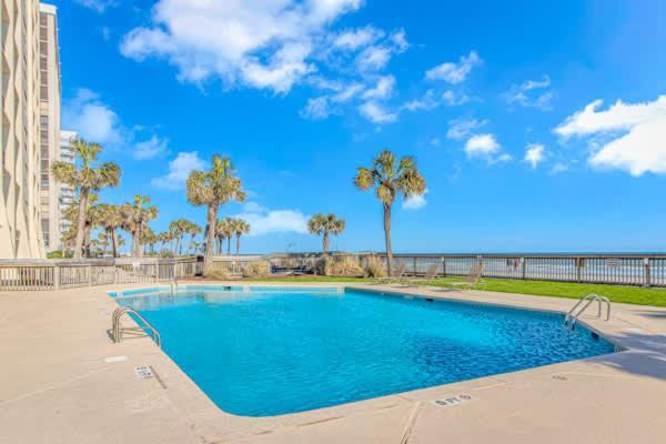 Arcadian Ii - Oceanfront - Snowbirds Welcome-highly Sought After Area Holiday home