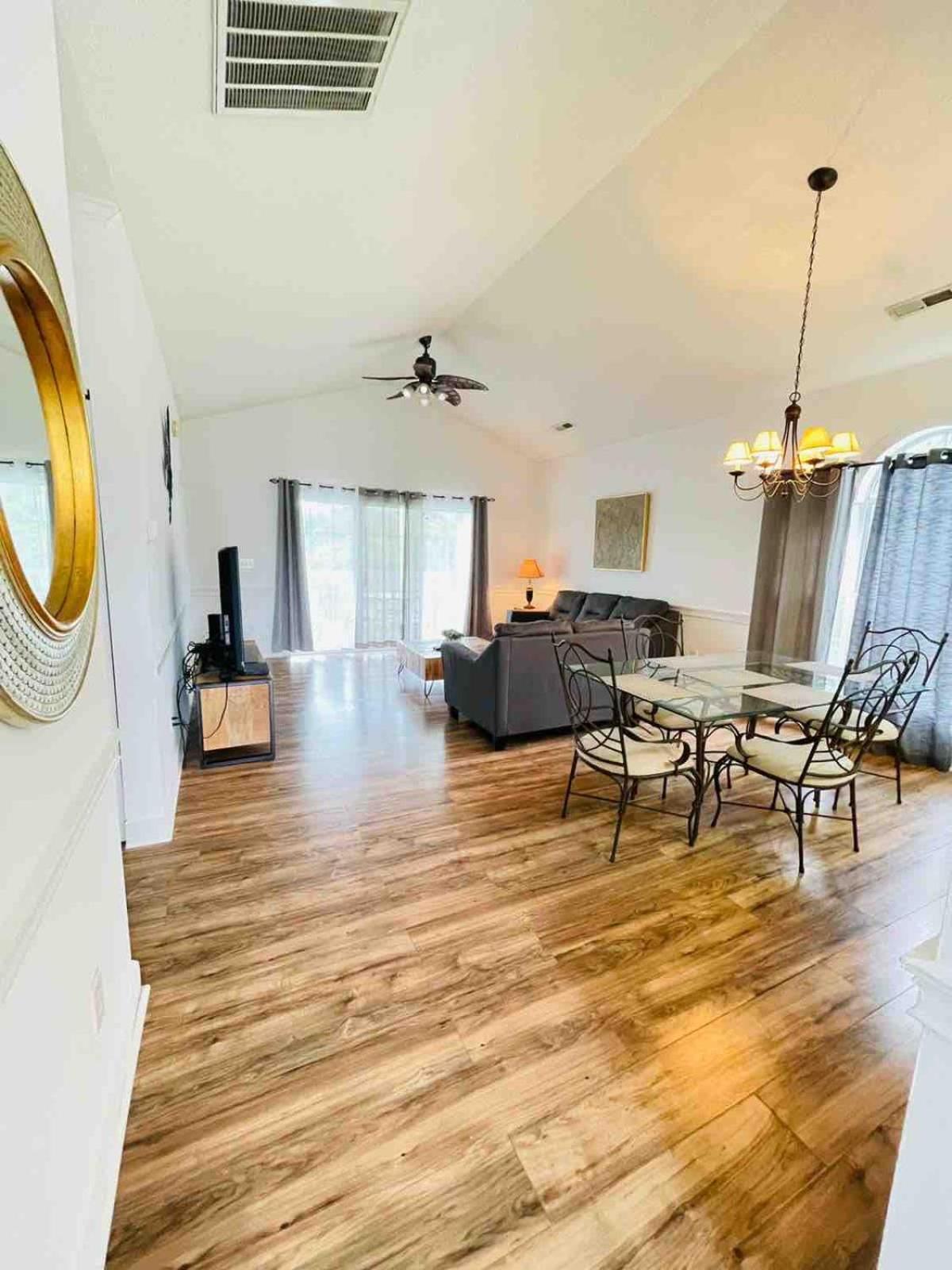 Holiday home Vacational Stylish At Magnolia Place Mb