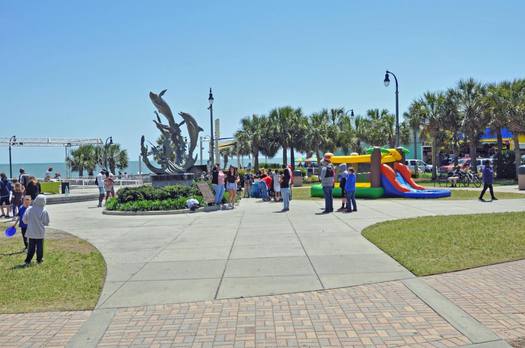 Mv105b Myrtle 4br/3b Across From The Game Villa *