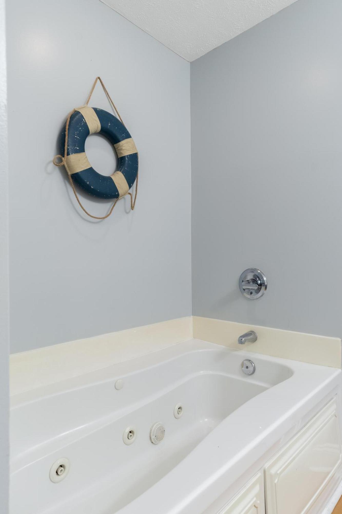 Mv105b Myrtle 4br/3b Across From The Game * Myrtle Beach