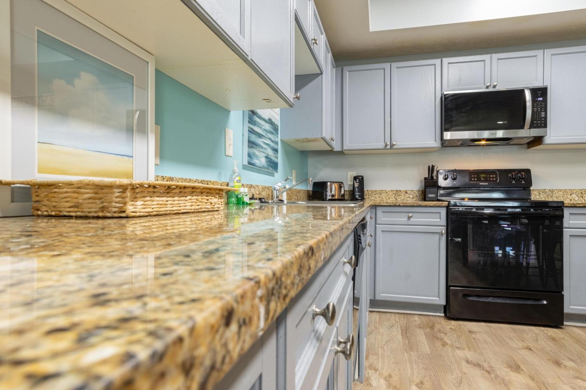 Mv105b Myrtle 4br/3b Across From The Game Villa