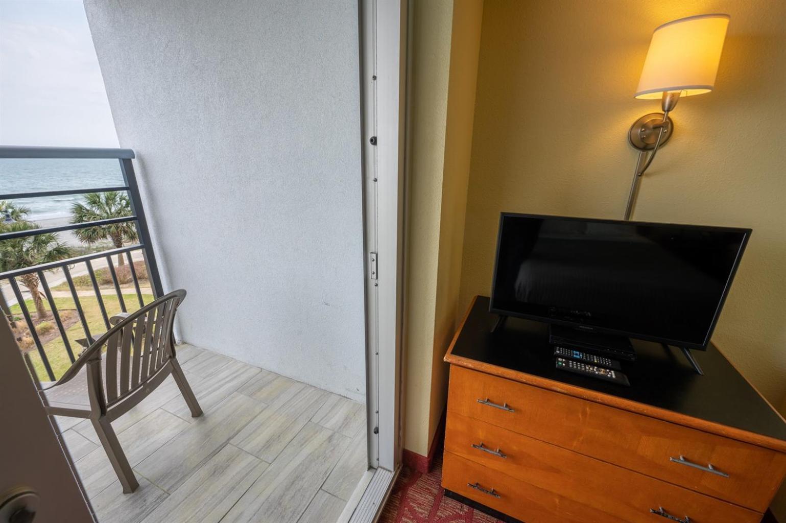 Holiday home Oceanfront Convenience On Lower Floor, Heated Pool