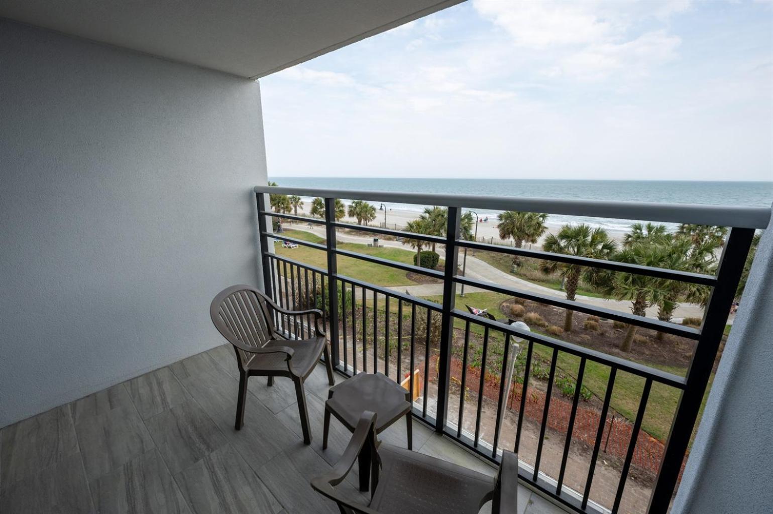 Oceanfront Convenience On Lower Floor, Heated Pool Holiday home Myrtle Beach
