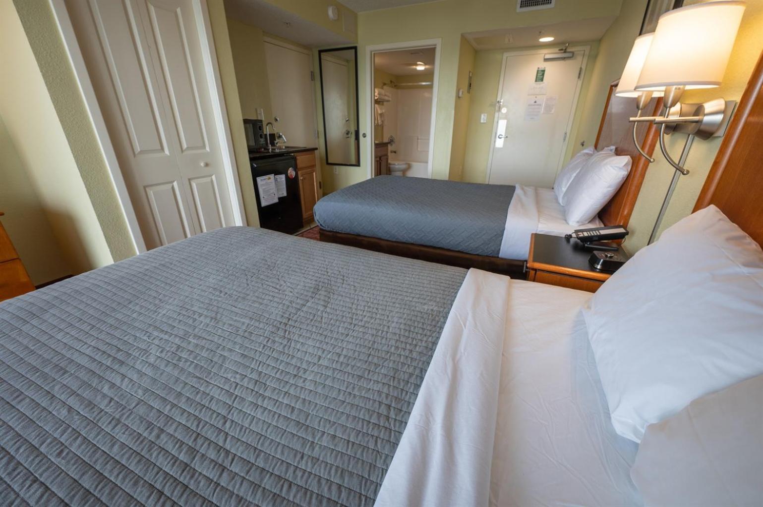 Oceanfront Convenience On Lower Floor, Heated Pool Holiday home Myrtle Beach